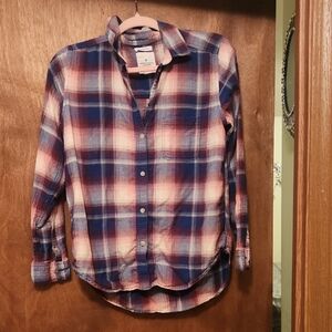 American Eagle Outfitters Blue, Red and Pink Plaid Shirt Size Medium